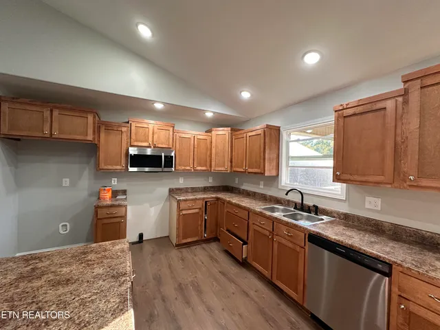 $329,900 | 560 St Anthony Drive, Jamestown, TN 38556