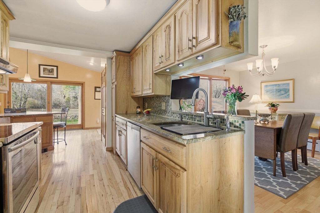 1282 E Road Tiverton, RI 02878 - Photo 11 of 42