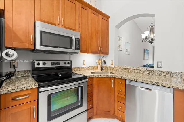 $2,400 | Walnut Creek, Pembroke Pines, FL 33024