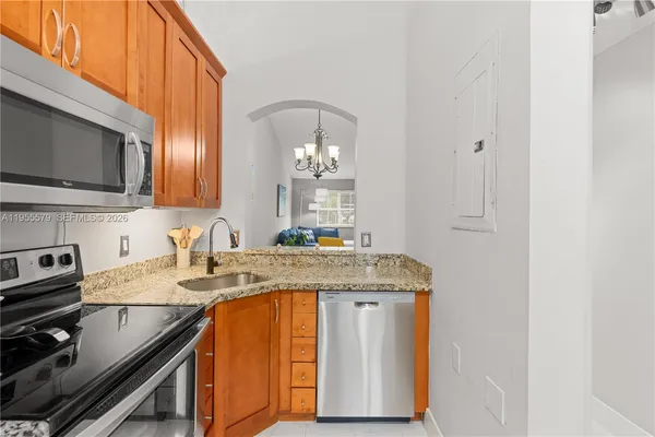 $2,200 | Walnut Creek, Pembroke Pines, FL 33024