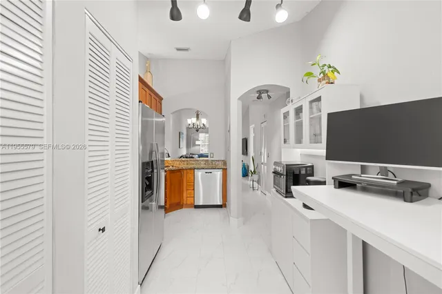 $2,400 | Walnut Creek, Pembroke Pines, FL 33024