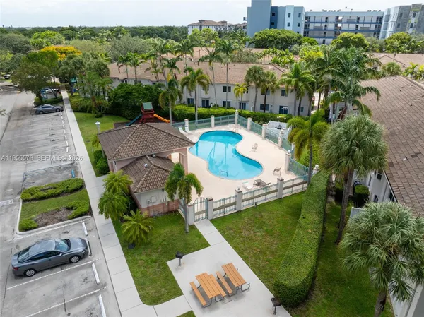 $2,200 | Walnut Creek, Pembroke Pines, FL 33024