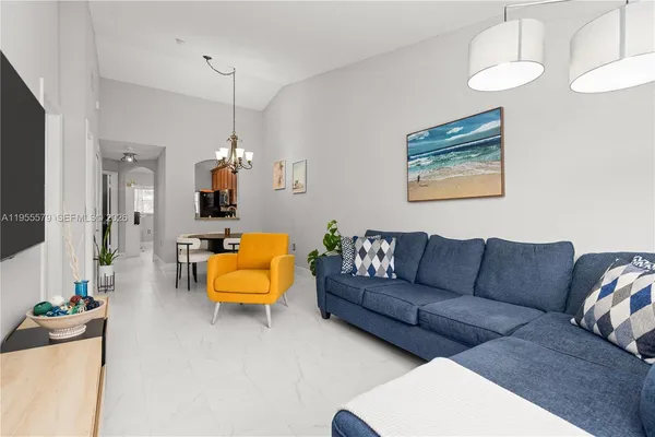 $2,200 | Walnut Creek, Pembroke Pines, FL 33024