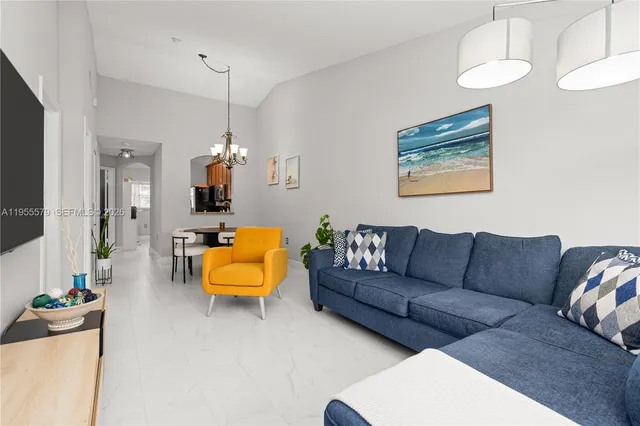 $2,400 | Walnut Creek, Pembroke Pines, FL 33024