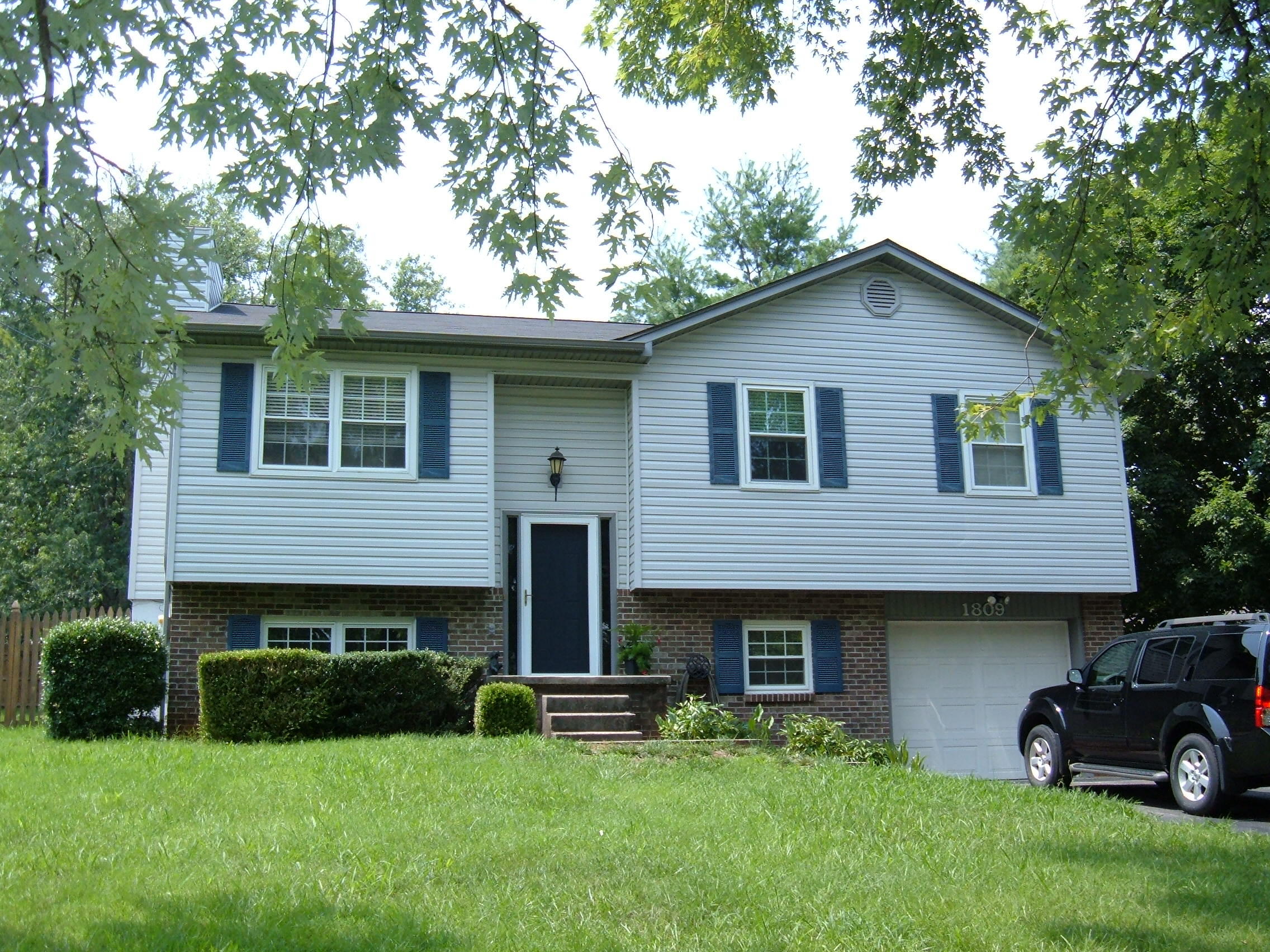 1809 Strathmore Road Knoxville, TN 37922 - Photo 1 of 21 001