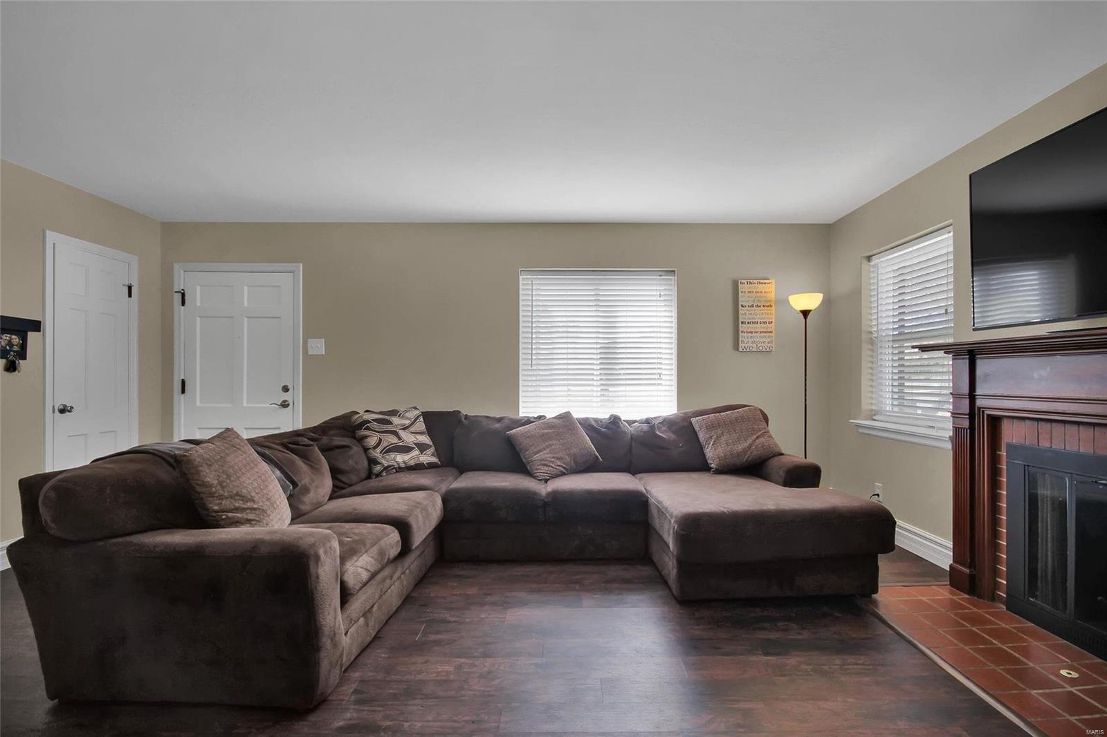 6327 Heege Road St. Louis, MO 63123 - Photo 3 of 24 Gallery Image 3