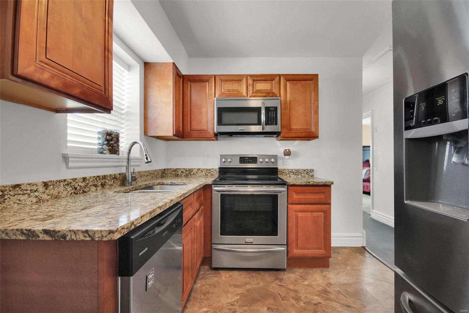 6327 Heege Road St. Louis, MO 63123 - Photo 8 of 24 Gallery Image 8