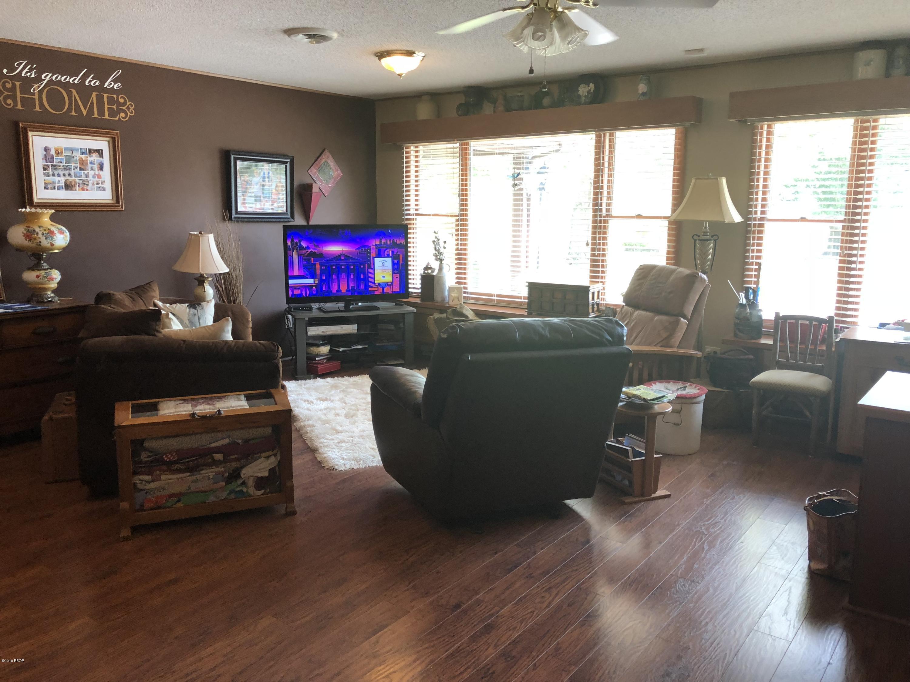 2015 West Harrison Road Murphysboro, IL 62966 - Photo 2 of 28 Gallery Image 2