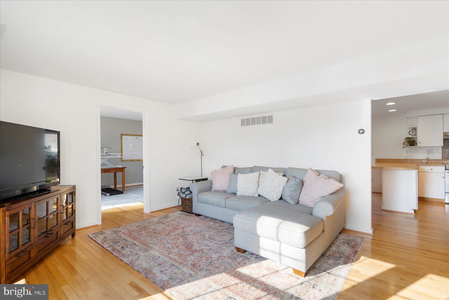 1322 Ava Road Severn, MD 21144 - Photo 5 of 44 Living Room