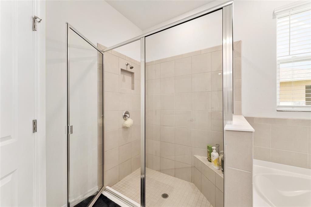 6175 Southwest 88th Loop Ocala, FL 34476 - Photo 36 of 56 a bathroom with a shower and a bath tub