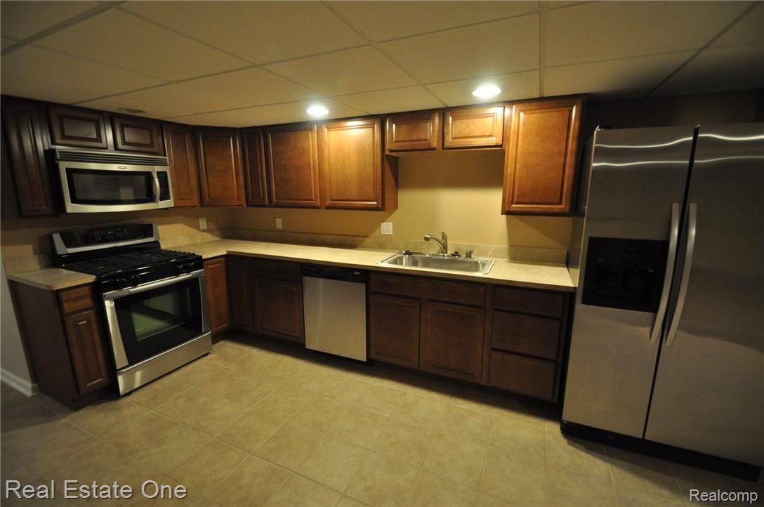 1163 Chaffer Drive Rochester, MI 48306 - Photo 21 of 30 19.JPG