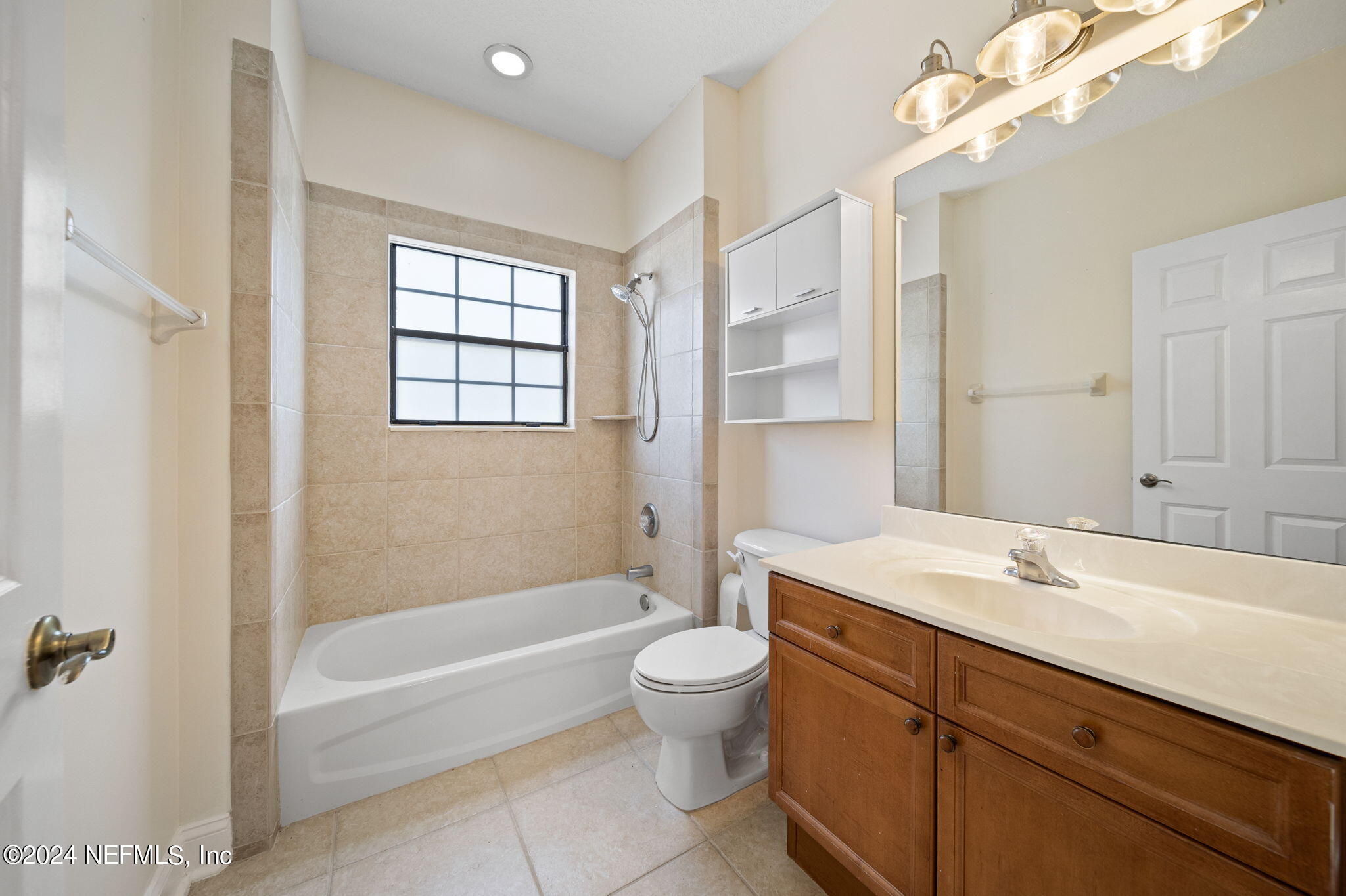 650 South Loop Parkway St. Augustine, FL 32095 - Photo 28 of 42 Guest Suite Bathroom