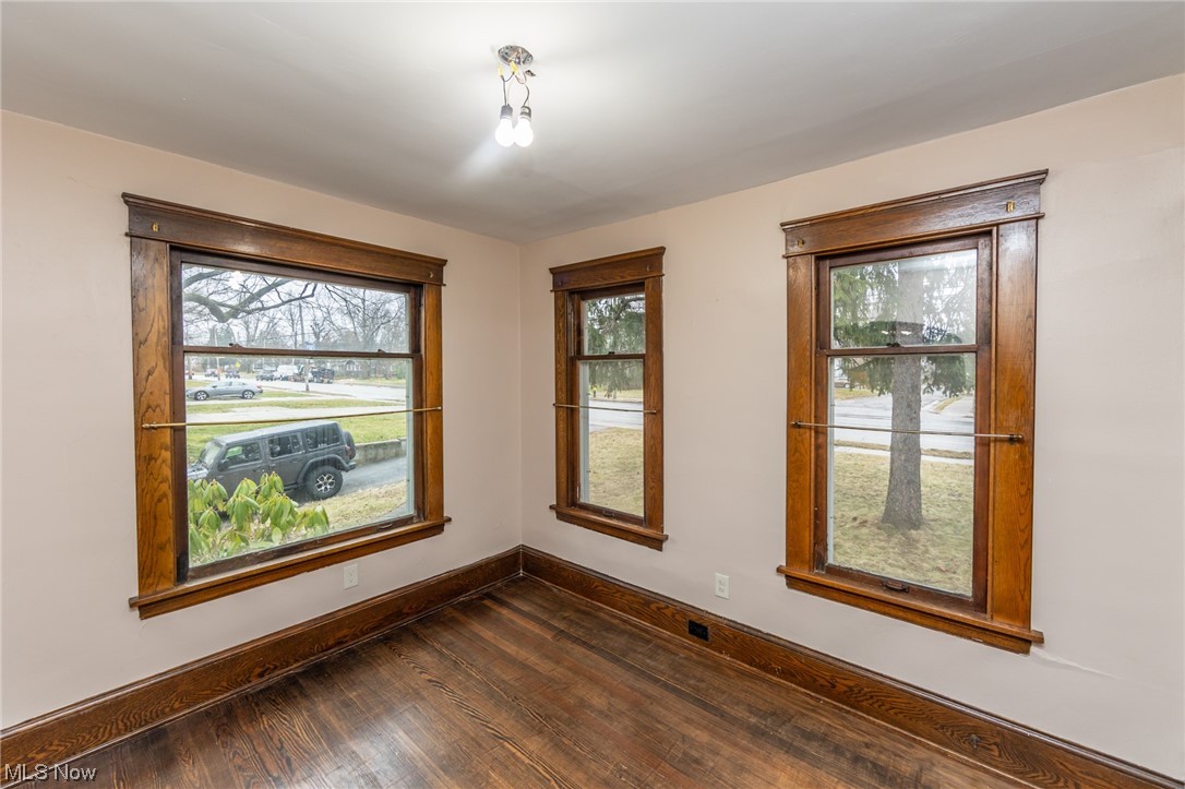 1727 South Green Road Cleveland, OH 44121 - Photo 9 of 33