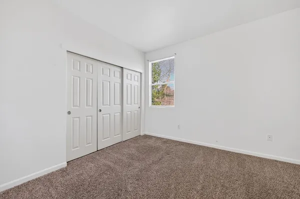 a view of empty room with a ceiling fan