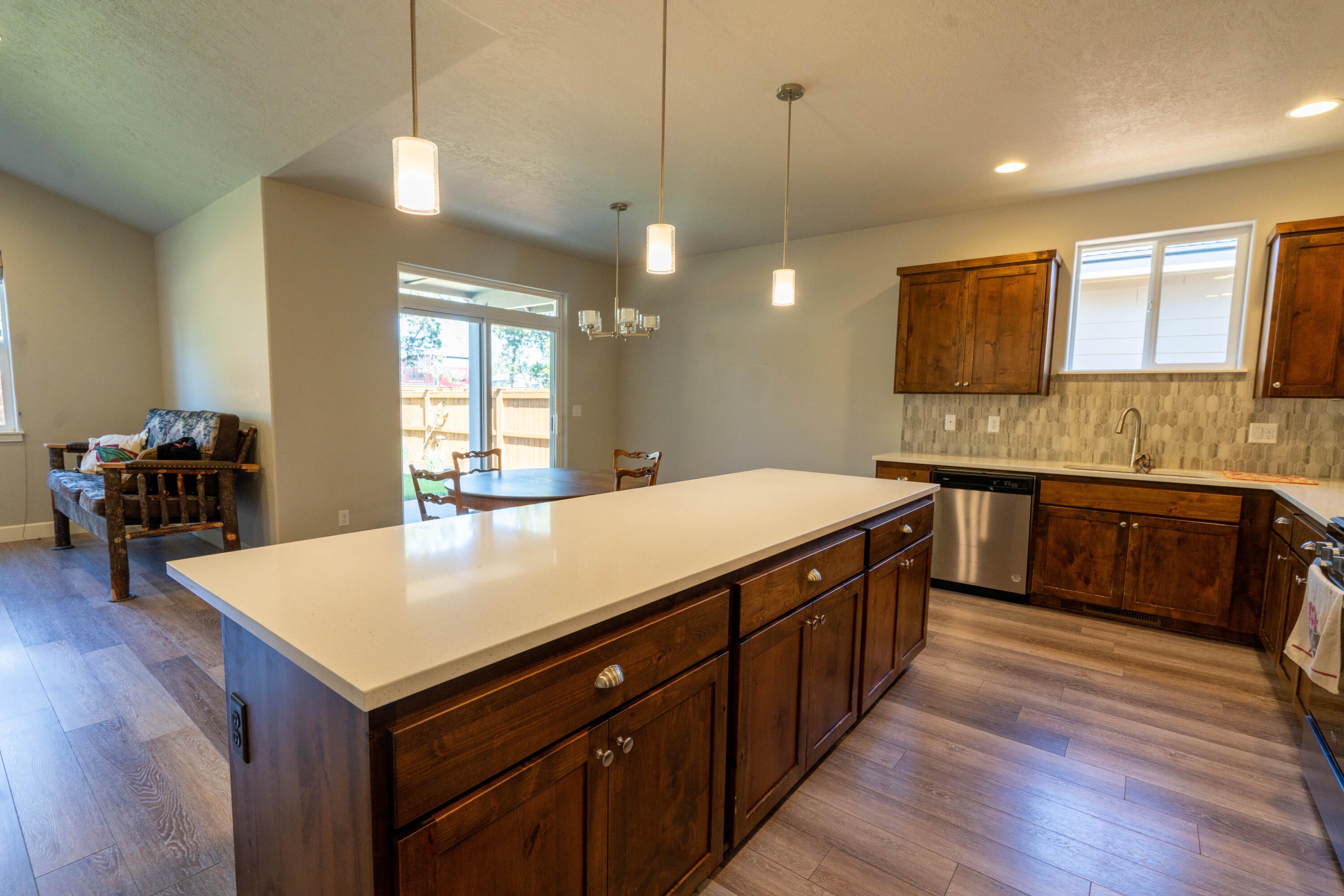 535 Northwest Rimrock Drive Redmond, OR 97756 - Photo 10 of 42 10