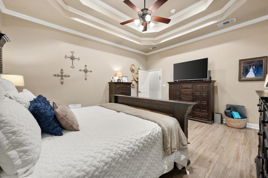 3715 Lonesome Creek Road Granbury, TX 76049 - Photo 24 of 40 a bedroom with a bed and a flat tv screen