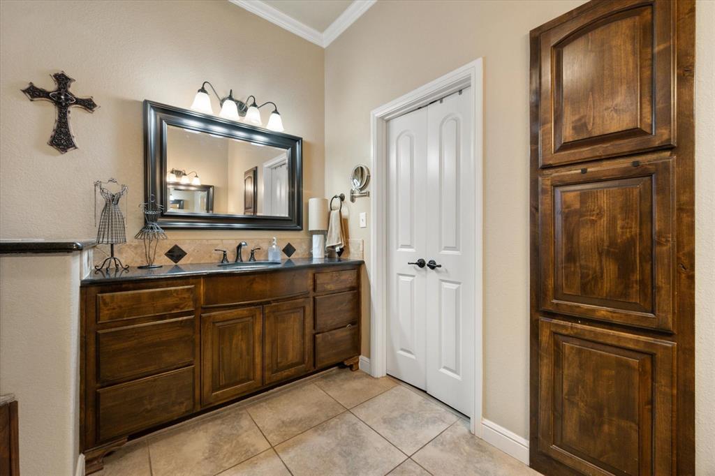 3715 Lonesome Creek Road Granbury, TX 76049 - Photo 26 of 40 a room with cabinets and flat screen tv
