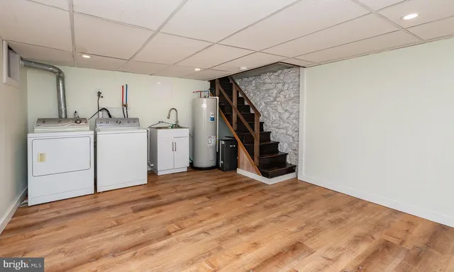 a view of a storage & utility room