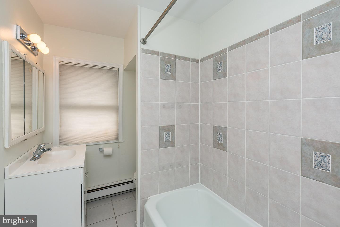 240 Henley Road Wynnewood, PA 19096 - Photo 25 of 29 2nd Floor Full Bathroom