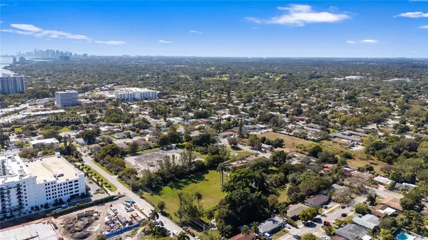 $6,000,000 | 11303 Northeast 13th Avenue, Miami, FL 33161