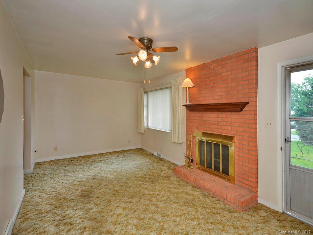 625 Loop Road Hendersonville, NC 28792 - Photo 2 of 12 Gallery Image 2