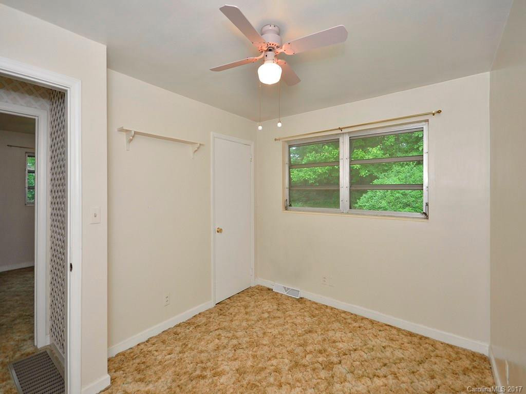 625 Loop Road Hendersonville, NC 28792 - Photo 6 of 12 Gallery Image 6