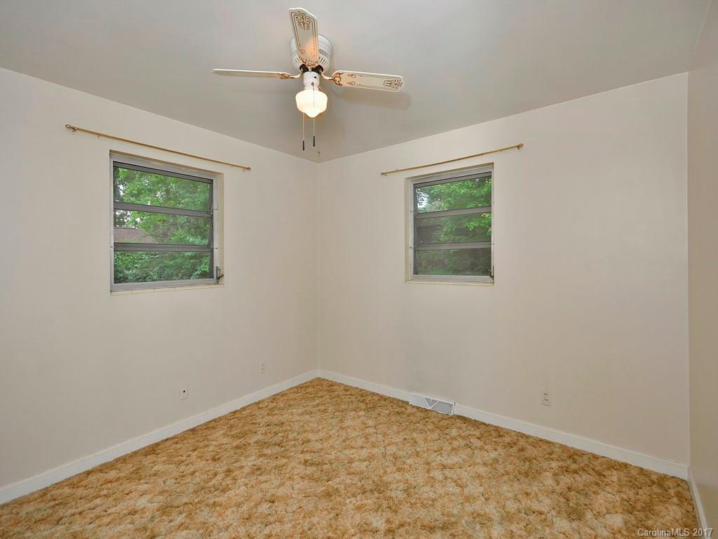 625 Loop Road Hendersonville, NC 28792 - Photo 7 of 12 Gallery Image 7