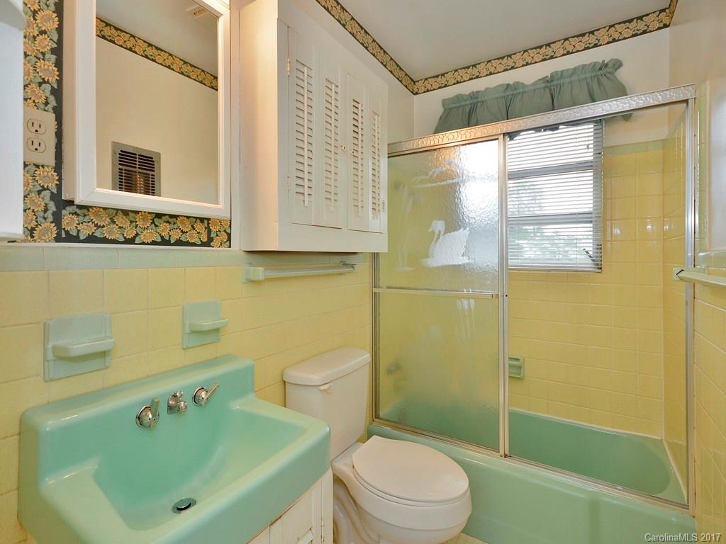 625 Loop Road Hendersonville, NC 28792 - Photo 8 of 12 Gallery Image 8