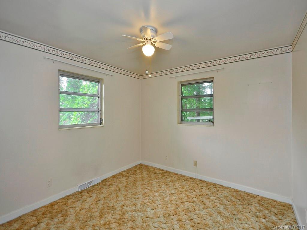 625 Loop Road Hendersonville, NC 28792 - Photo 9 of 12 Gallery Image 9
