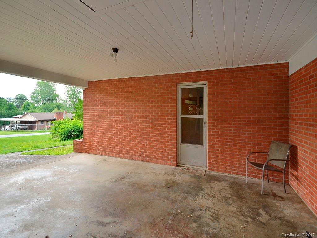 625 Loop Road Hendersonville, NC 28792 - Photo 10 of 12 Gallery Image 10
