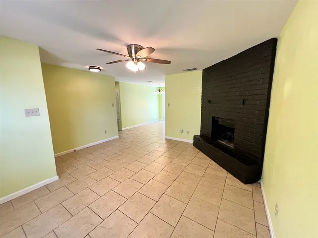 a view of empty room with window