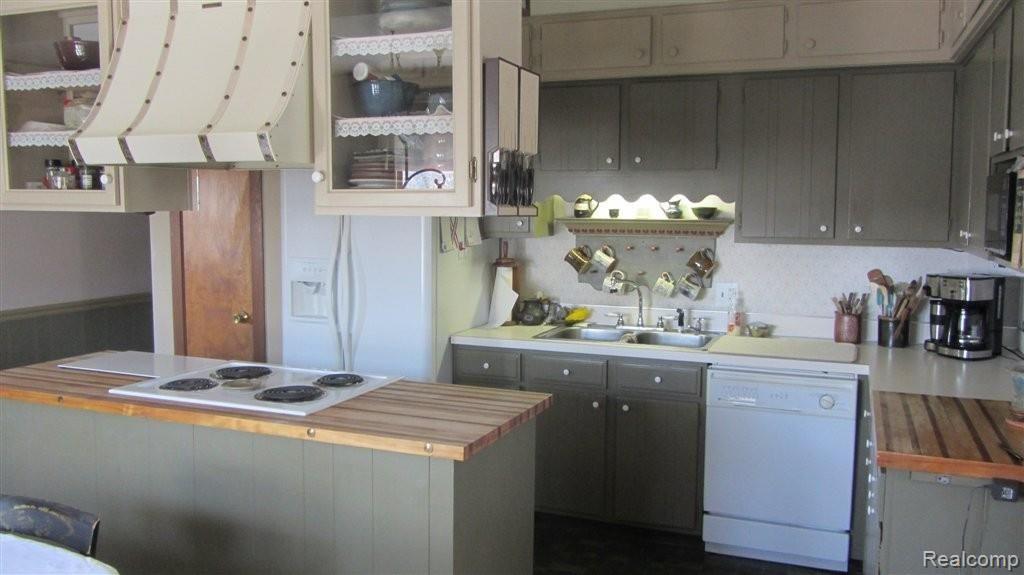7325 Buckell Lake Road Holly, MI 48442 - Photo 11 of 20 Kitchen