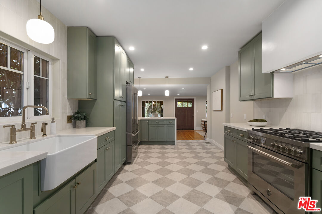 1274 3rd Avenue Los Angeles, CA 90019 - Photo 17 of 69