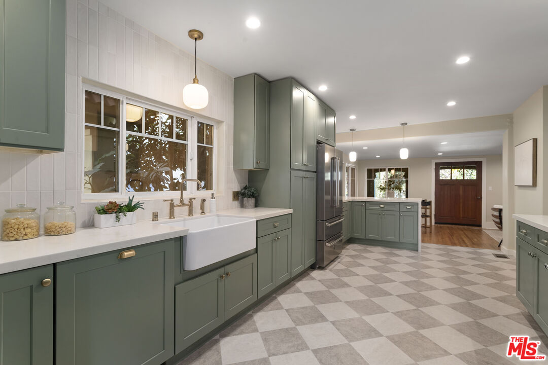 1274 3rd Avenue Los Angeles, CA 90019 - Photo 18 of 69