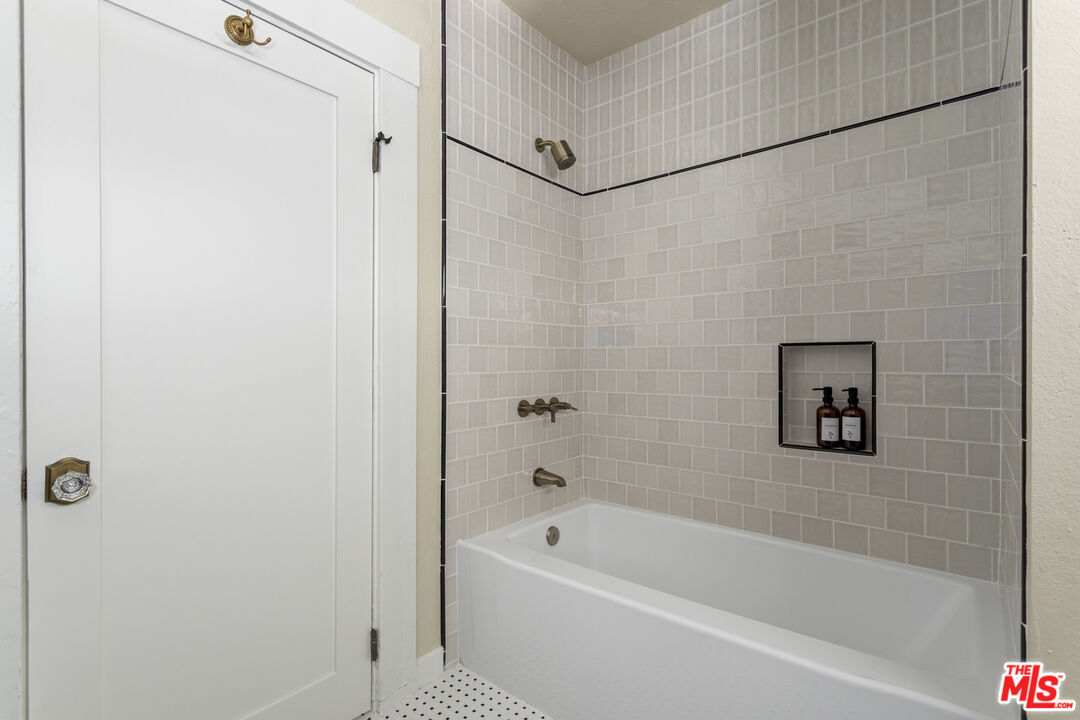 1274 3rd Avenue Los Angeles, CA 90019 - Photo 33 of 69