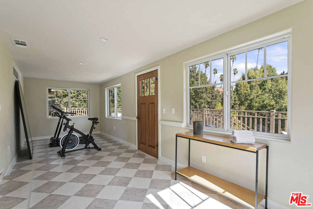 1274 3rd Avenue Los Angeles, CA 90019 - Photo 37 of 69