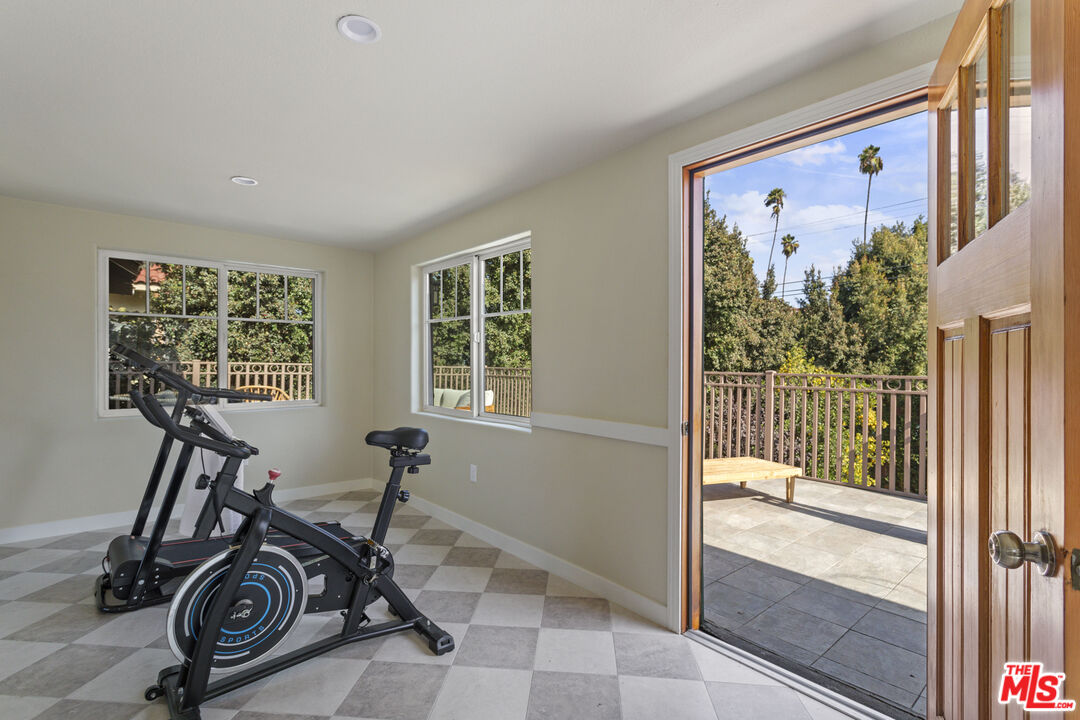 1274 3rd Avenue Los Angeles, CA 90019 - Photo 38 of 69