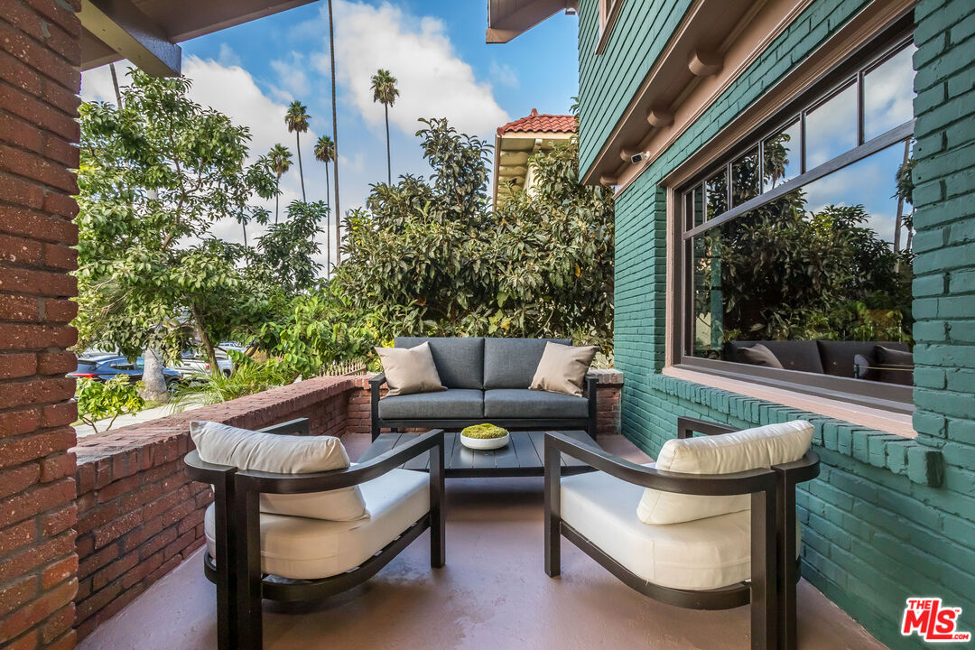 1274 3rd Avenue Los Angeles, CA 90019 - Photo 4 of 69