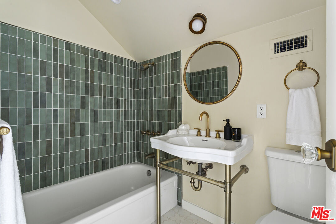 1274 3rd Avenue Los Angeles, CA 90019 - Photo 55 of 69