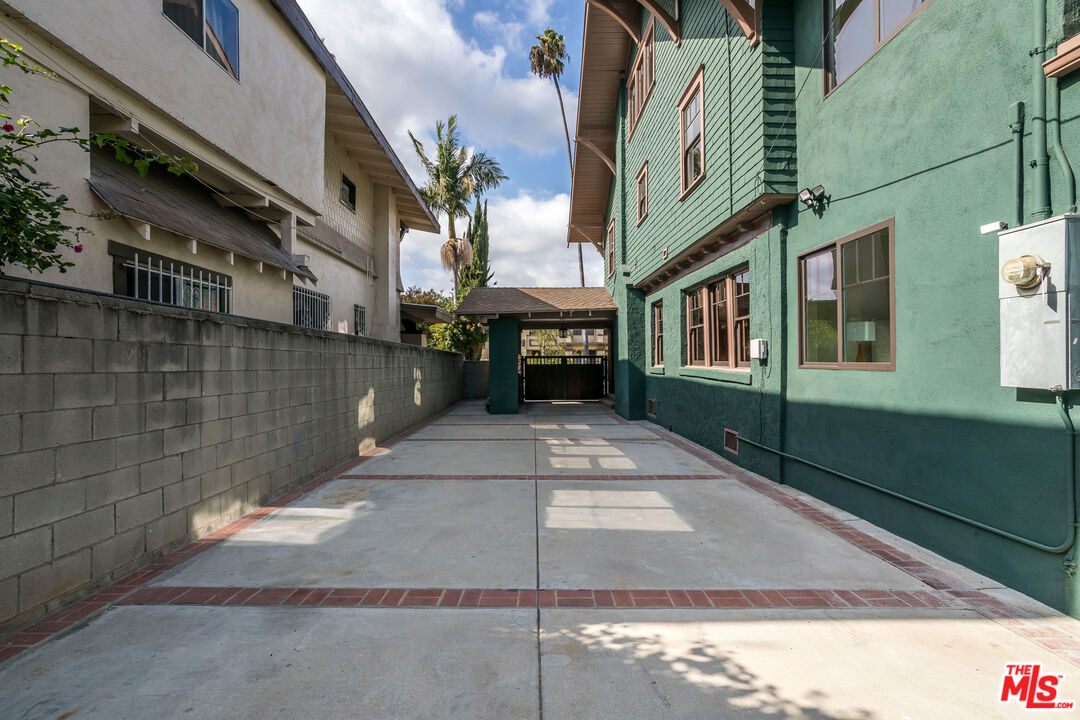 1274 3rd Avenue Los Angeles, CA 90019 - Photo 62 of 69