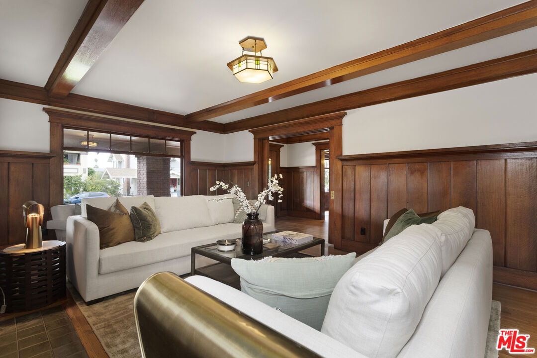 1274 3rd Avenue Los Angeles, CA 90019 - Photo 8 of 69