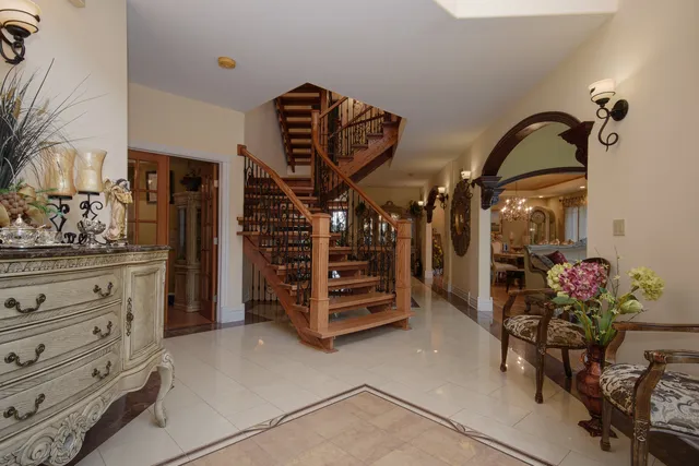 a view of walk in closet