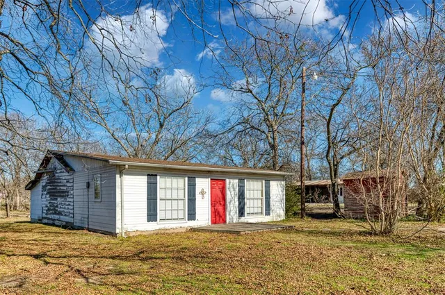 $1,800 | 1831 East Melissa Road, Melissa, TX 75454