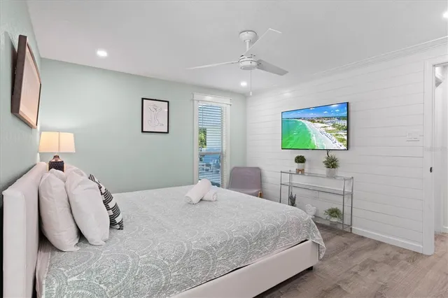 $1,500,000 | 201 72nd Street, Unit A & B, Holmes Beach, FL 34217