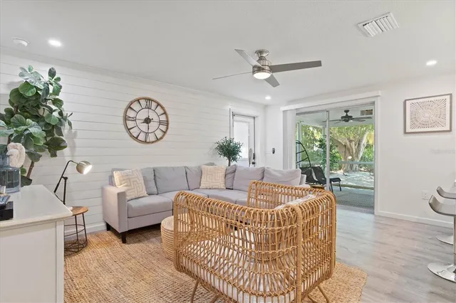 $1,500,000 | 201 72nd Street, Unit A & B, Holmes Beach, FL 34217