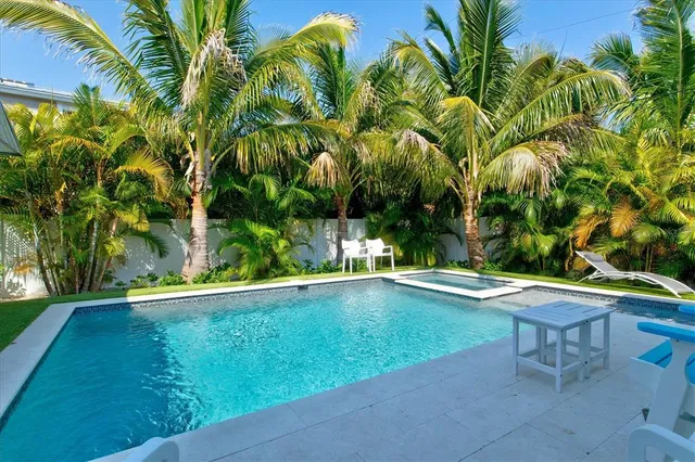 $1,500,000 | 201 72nd Street, Unit A & B, Holmes Beach, FL 34217