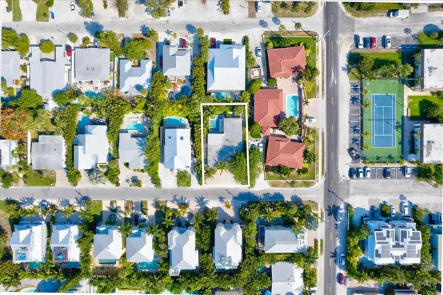 $1,500,000 | 201 72nd Street, Unit A & B, Holmes Beach, FL 34217