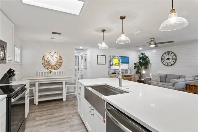 $1,500,000 | 201 72nd Street, Unit A & B, Holmes Beach, FL 34217