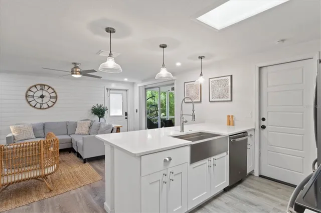 $1,500,000 | 201 72nd Street, Unit A & B, Holmes Beach, FL 34217