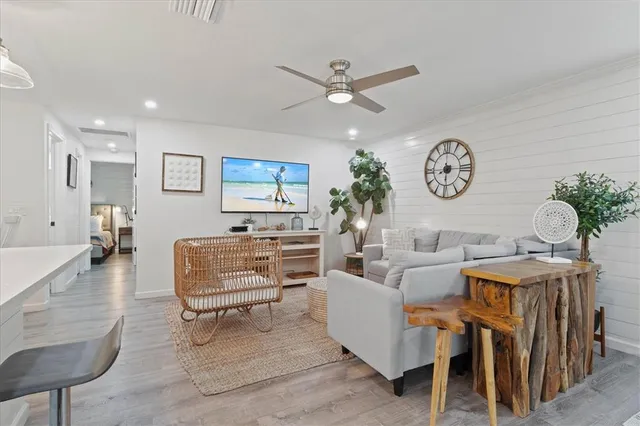 $1,500,000 | 201 72nd Street, Unit A & B, Holmes Beach, FL 34217